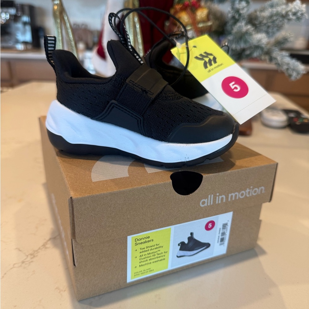 ✨BRAND NEW✨ unisex kids black slip on sneakers